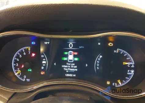 2015 Jeep Grand Cherokee Laredo z USA, uszkodzony, nr VIN 1C4RJFAG3FC793949